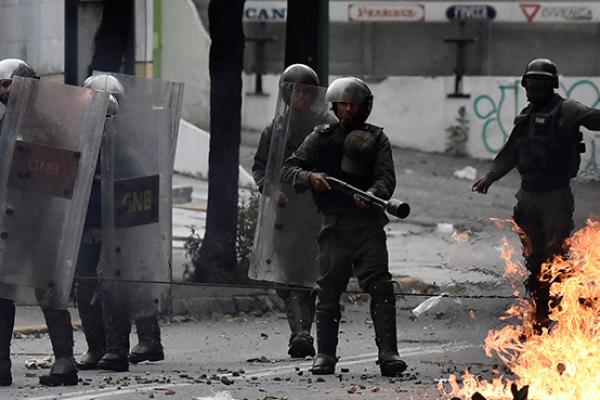 Members of the Bolivarian National Guard clash with anti-government protesters in Caracas, Venezuela on July 20, 2017 (Carlos Becerra/Anadolu Agency/Getty Images)