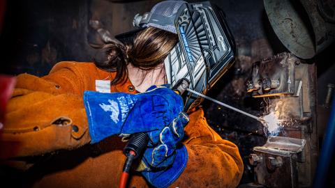 A Naval Science Institute student practices arc welding at Portsmouth Naval Shipyard in Maine on October 10, 2024. (US Navy photo by Branden Bourque)