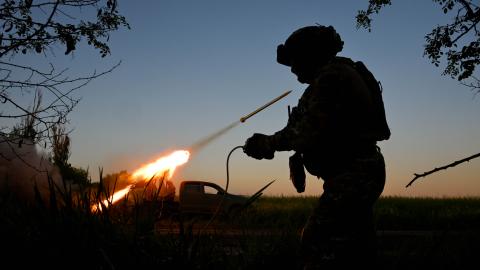 A soldier of the artillery crew of the Rifle Battalion special unit of the Main Directorate of the National Police of Ukraine in the Zaporizhzhia region on May 23, 2025 (Dmytro Smolienko via Getty Images)