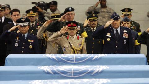 United Nations Command soldiers salute during a repatriation ceremony at Yangsan U.S. military base on April 12, 2007 in Seoul, South Korea. (Photo by Chung Sung-Jun/Getty Images)