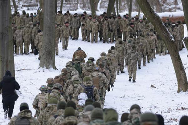 Civilian participants in a Kyiv Territorial Defense unit train on a Saturday in a forest on January 22, 2022, in Kyiv, Ukraine. (Getty Images)
