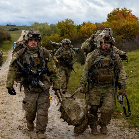 Soldiers of the 101st Airborne Division move toward an objective during exercise Combined Resolve at the Joint Multinational Readiness Center’s Hohenfels Training Area in Germany on October 25, 2025. (US Army)